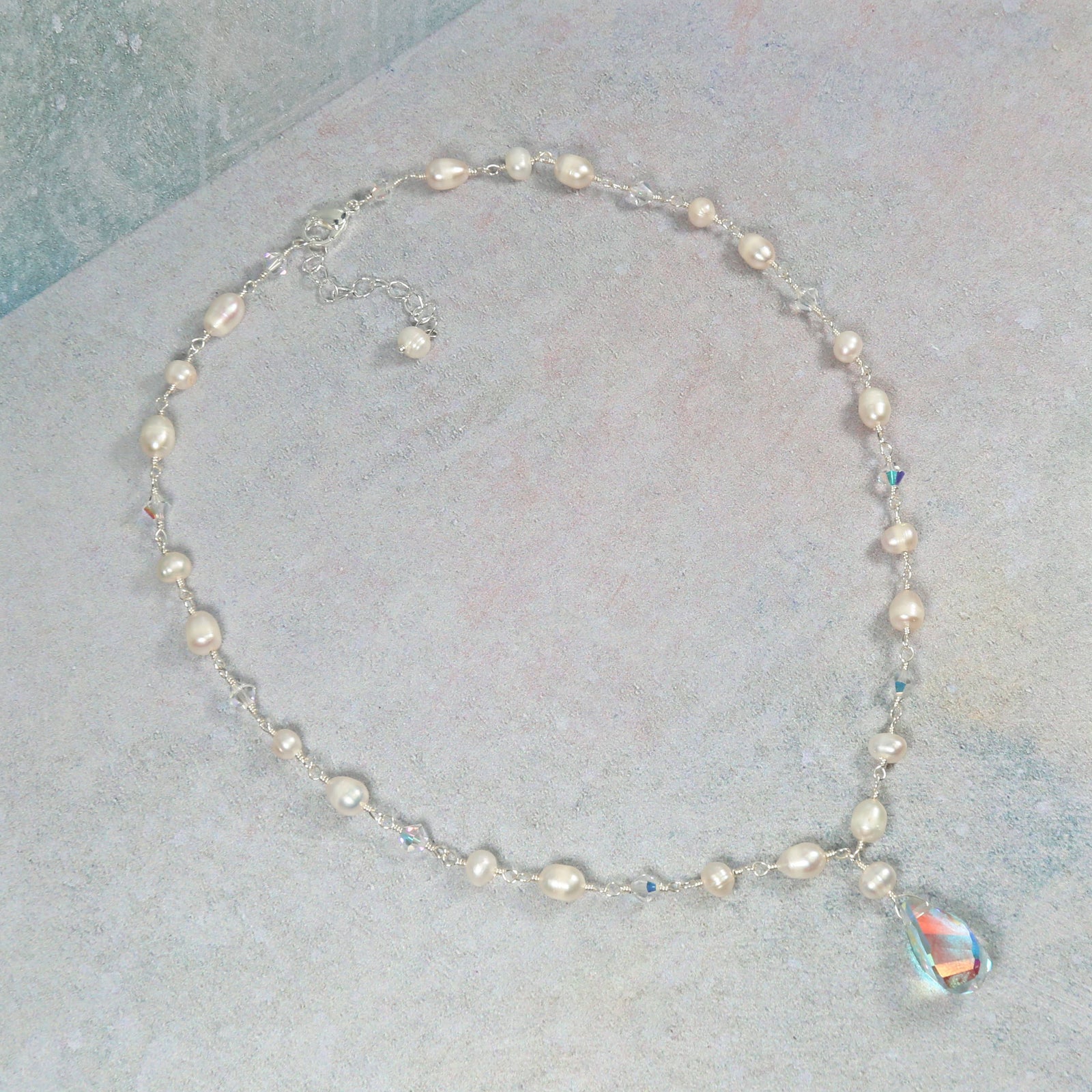 Aurora Boreal Clear Crystal Pendant and Pearl Necklace