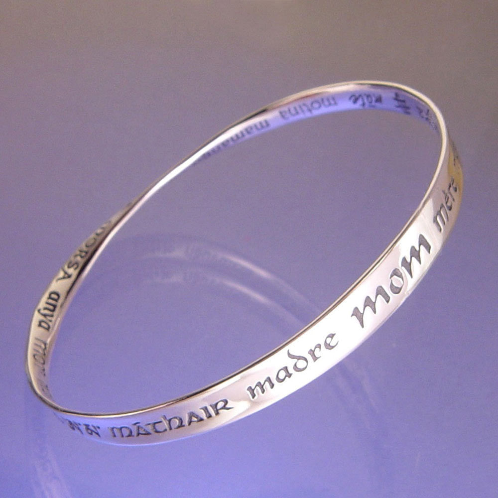 Möbius Strip Bracelet Mom in 32 Languages